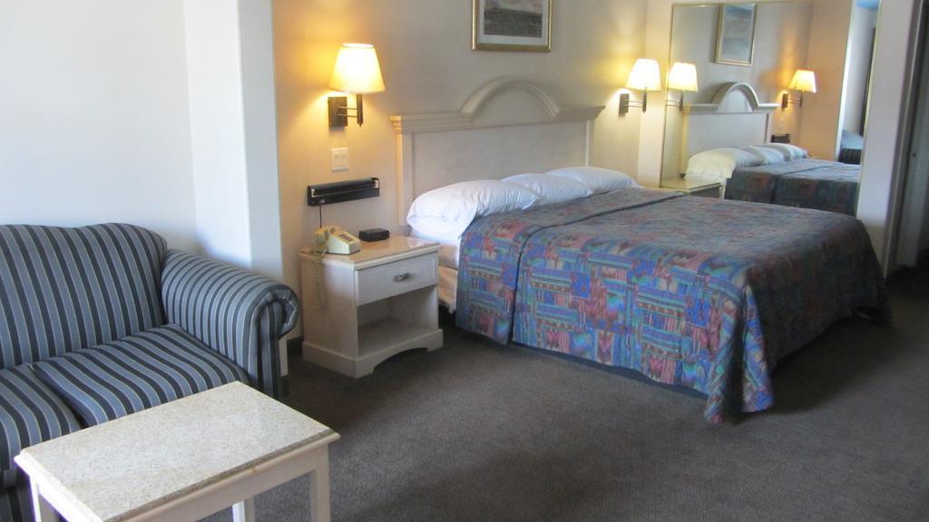 Camelot Inn & Suites Highway 290/Northwest Freeway Jersey Village Номер фото