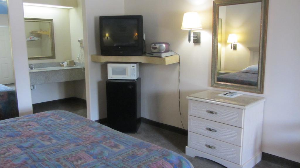 Camelot Inn & Suites Highway 290/Northwest Freeway Jersey Village Номер фото