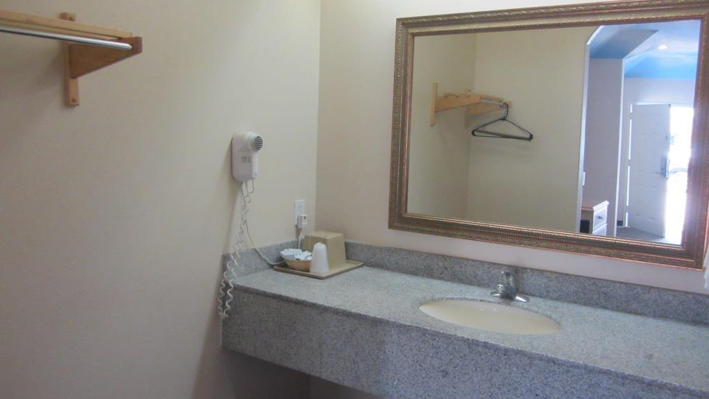 Camelot Inn & Suites Highway 290/Northwest Freeway Jersey Village Номер фото