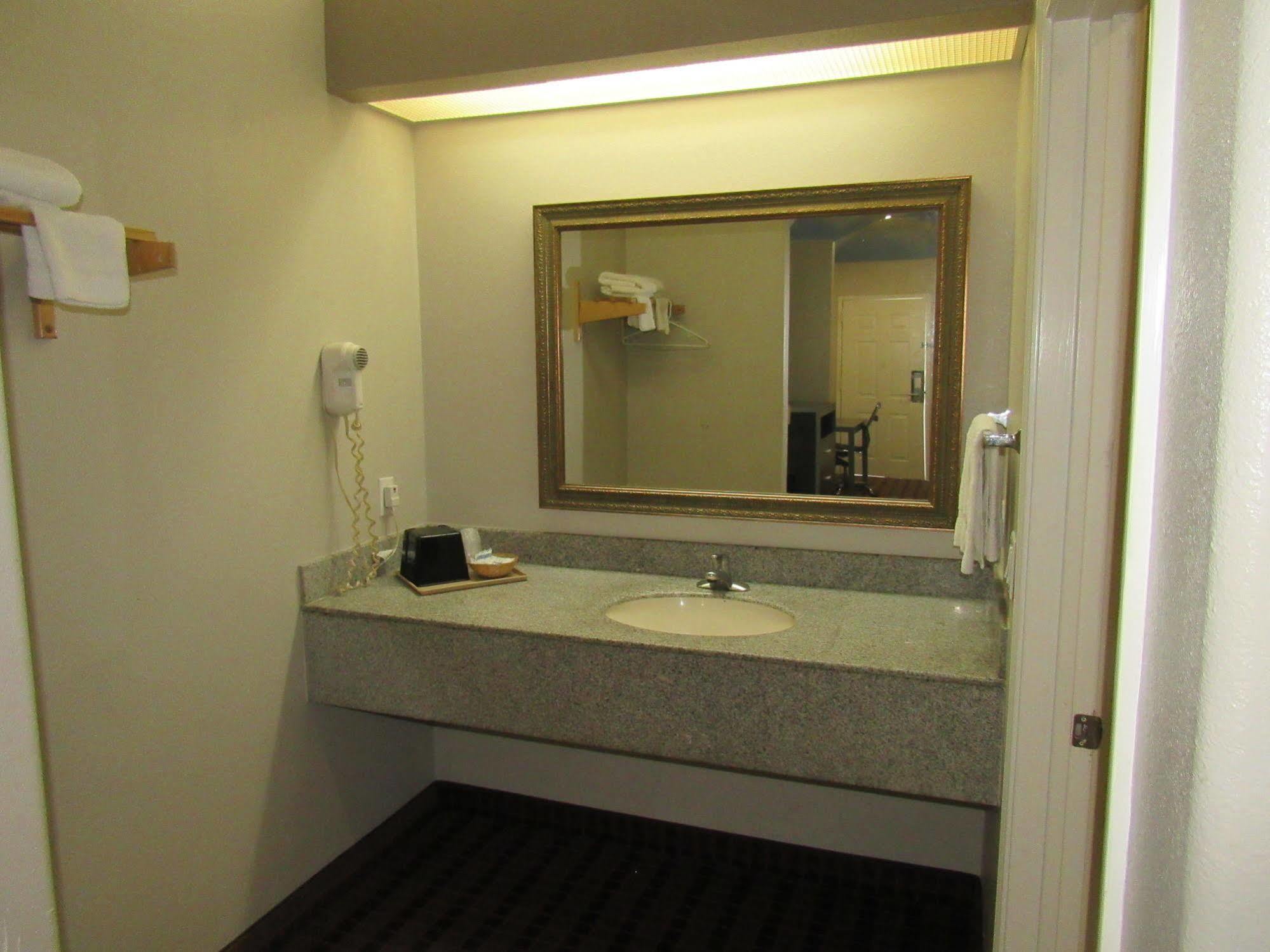 Camelot Inn & Suites Highway 290/Northwest Freeway Jersey Village Екстер'єр фото