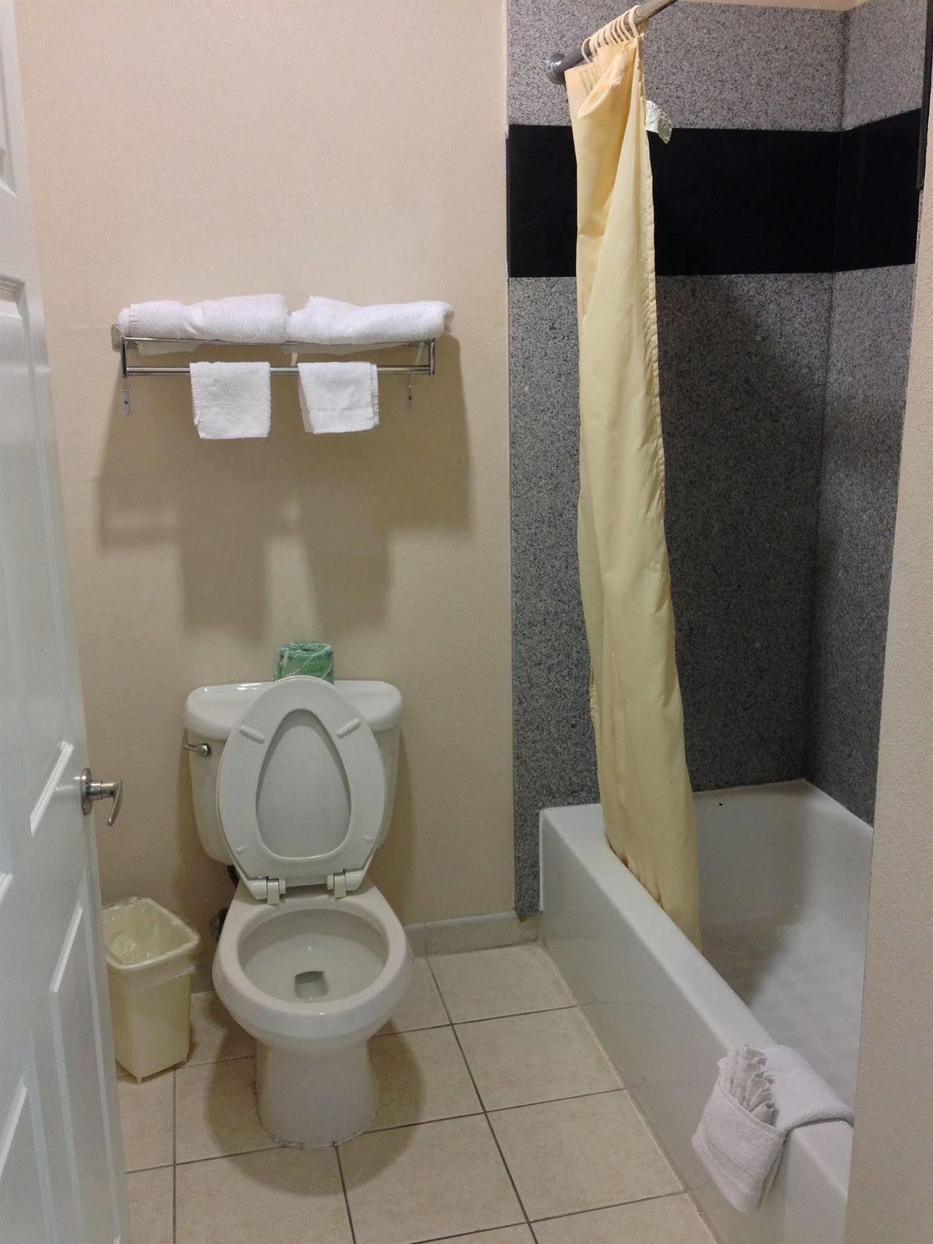 Camelot Inn & Suites Highway 290/Northwest Freeway Jersey Village Екстер'єр фото