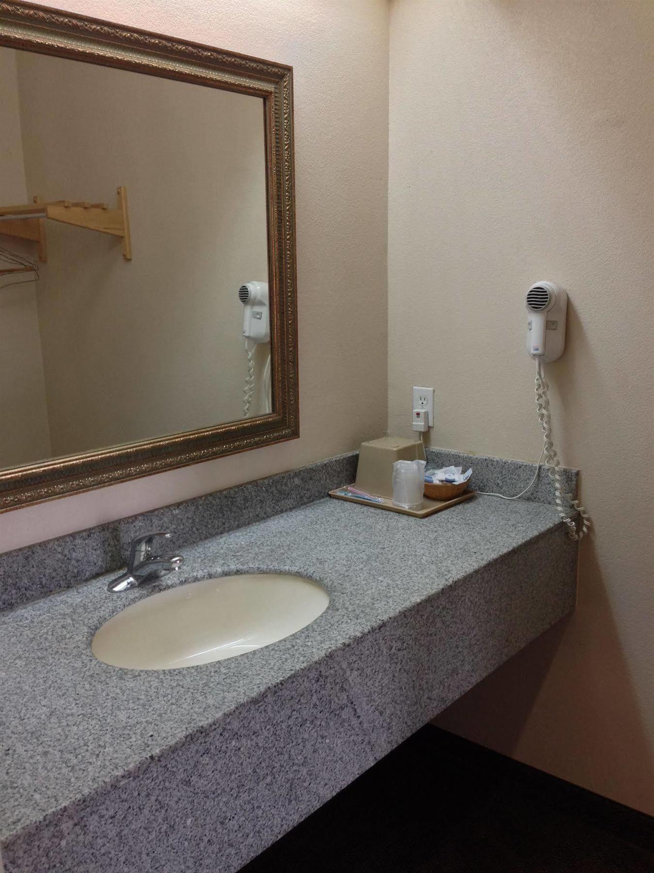 Camelot Inn & Suites Highway 290/Northwest Freeway Jersey Village Екстер'єр фото
