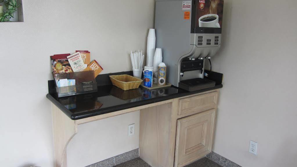 Camelot Inn & Suites Highway 290/Northwest Freeway Jersey Village Екстер'єр фото